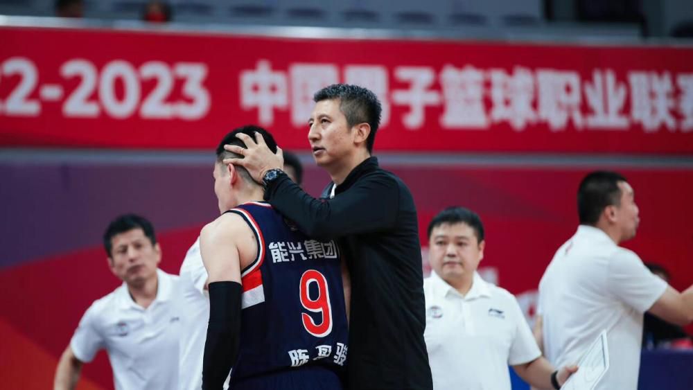 NBA单赛季连败纪录是26连败（76人和骑士），活塞接下来两场比赛将分别客场和主场连续面对篮网（东部第九）。